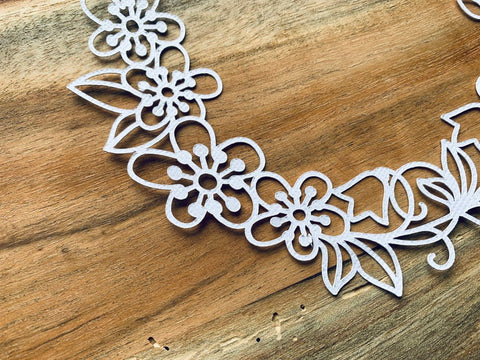 Floral Daisy and Tulip Wreath Frame Die Cut